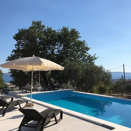 Mit Terrasse In Kastel Kabelovac * Kaštela
