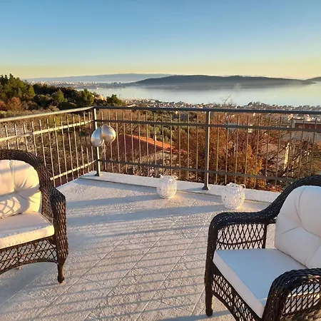 Apartmán Mit Terrasse In Kastel Kabelovac *