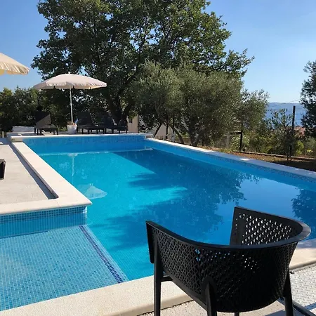 Mit Terrasse In Kastel Kabelovac Apartmán